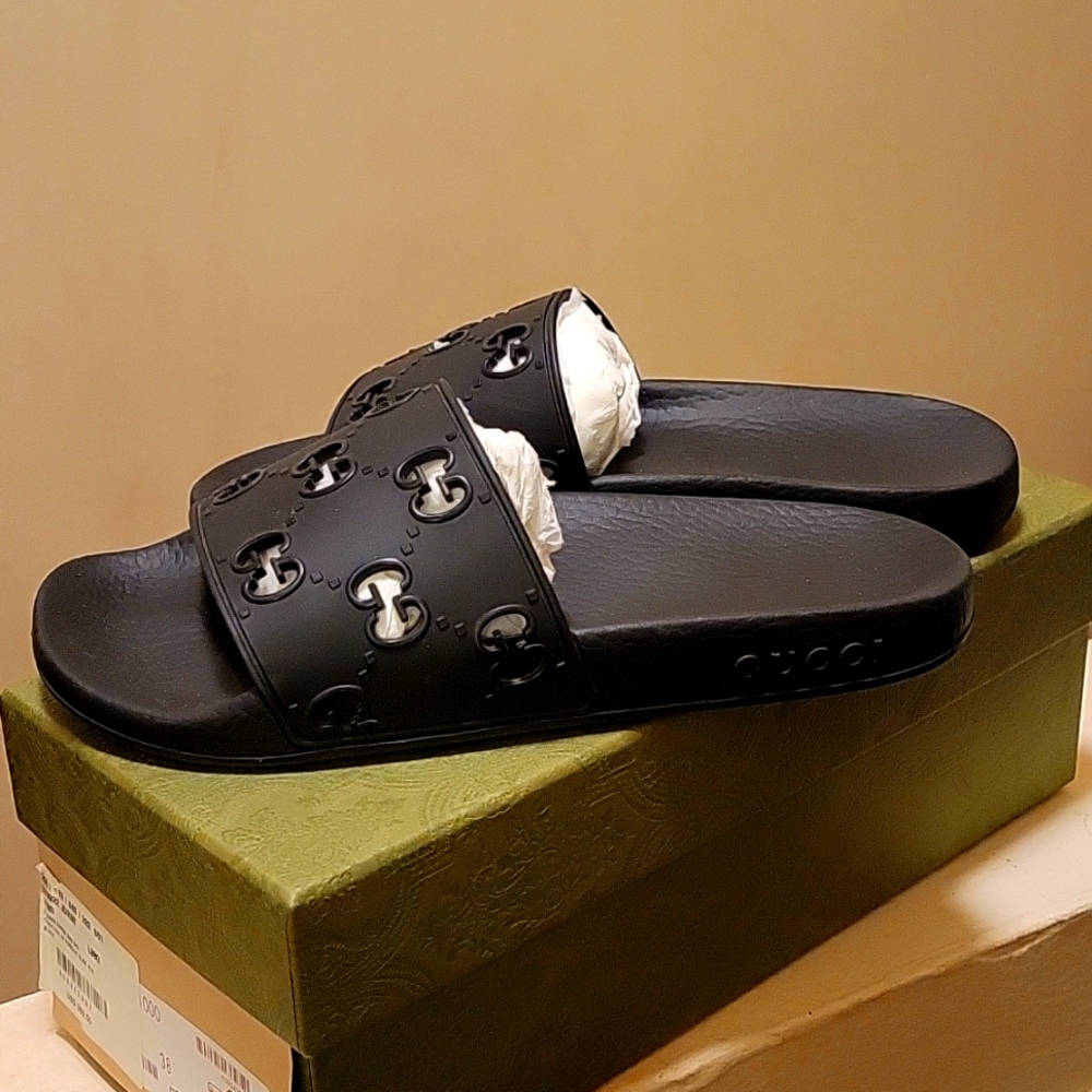 Gucci logo slides